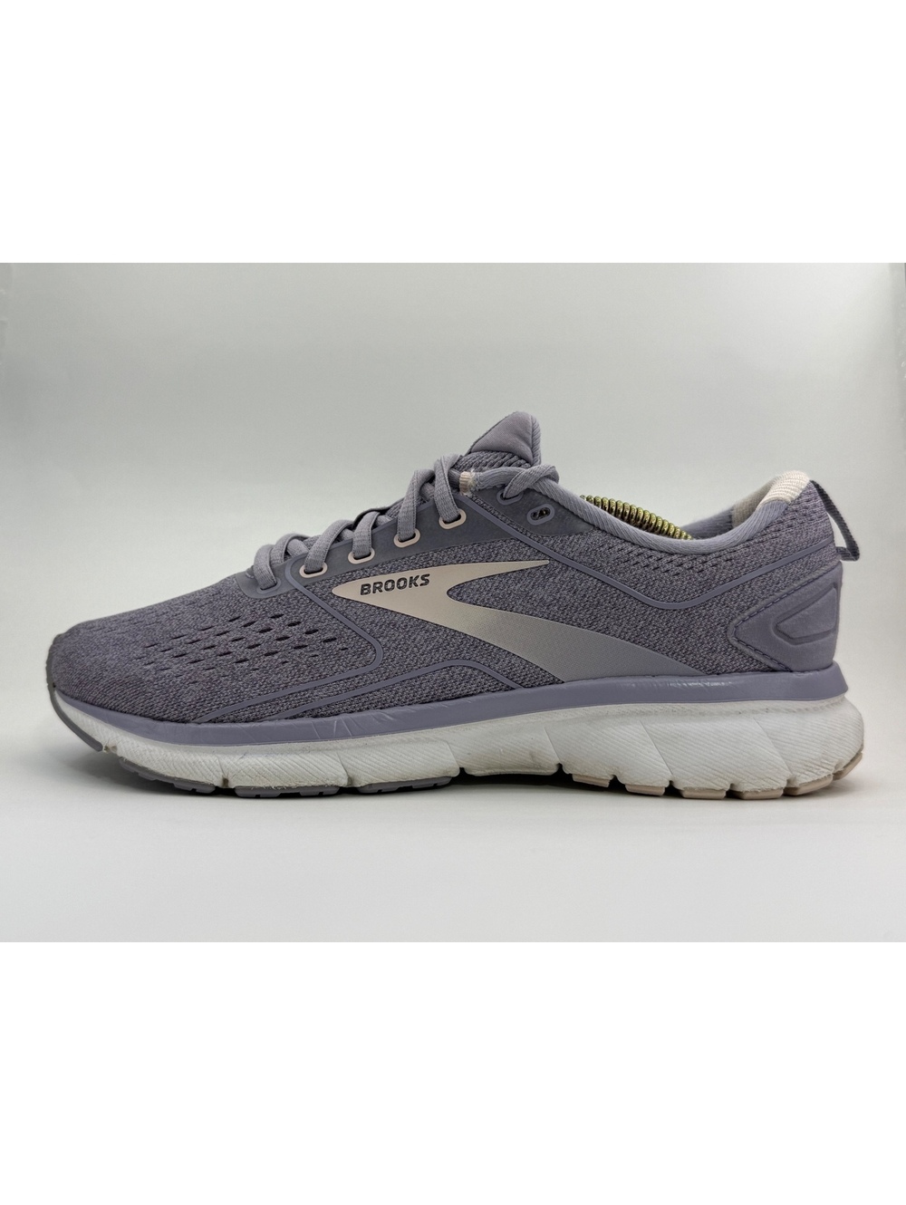 Brooks Transmit 3 Women’s Size 9 med purple shoe SN 1203501B542 (sh3/0066)